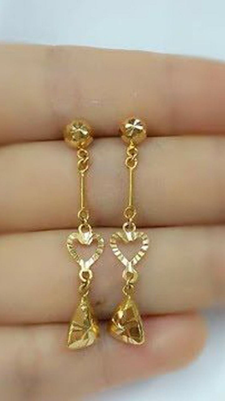 Simple Gold Earring Design : लड़कियों को पसंद आ रहे हैं सिंपल डिजाइन वाले  ये गोल्ड ईयररिंग्स!