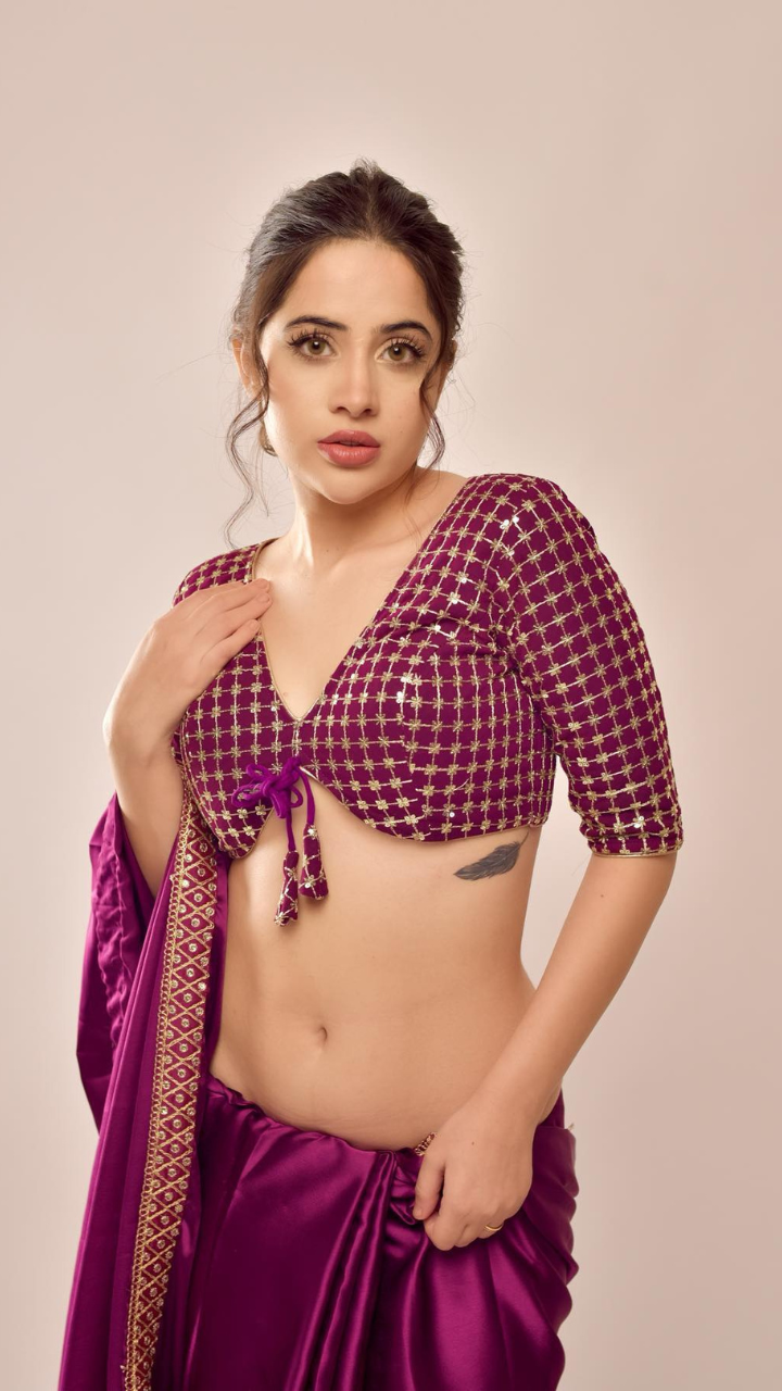 Urfi Javed in a simple low waist saree with skimpy bralette : r