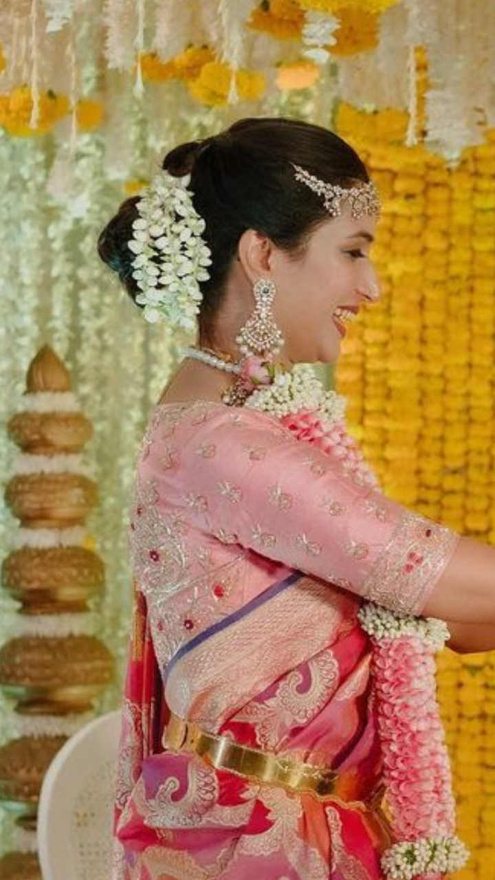 Punjabi Traditional Jewellery - Here's a beautiful PTJ Bride killing the  fusion limits with her peach lehenga combined with our Traditional Kundan &  Pippal Patti Necklace Set, Traditional Chura & Pearl Kalire.