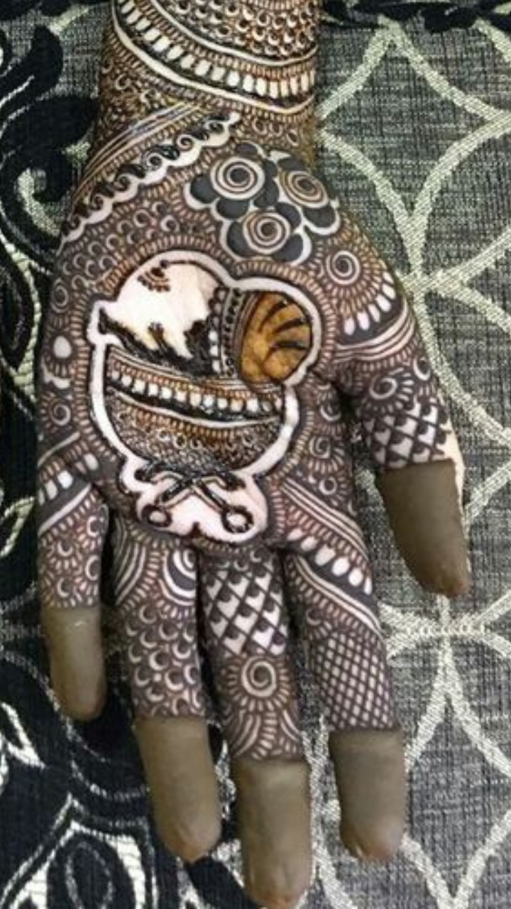 Beautiful Baby Shower Mehndi Designs For Your Baby Bump