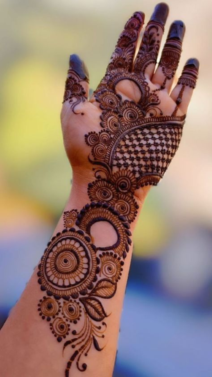 160+ Simple Mehndi Designs Perfect For Minimalist Brides! - ShaadiWish