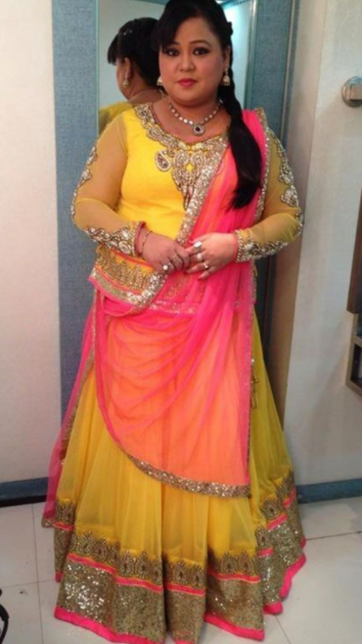 Which is the best outfit for curvy girls for reception, a saree or lehenga?  - Quora