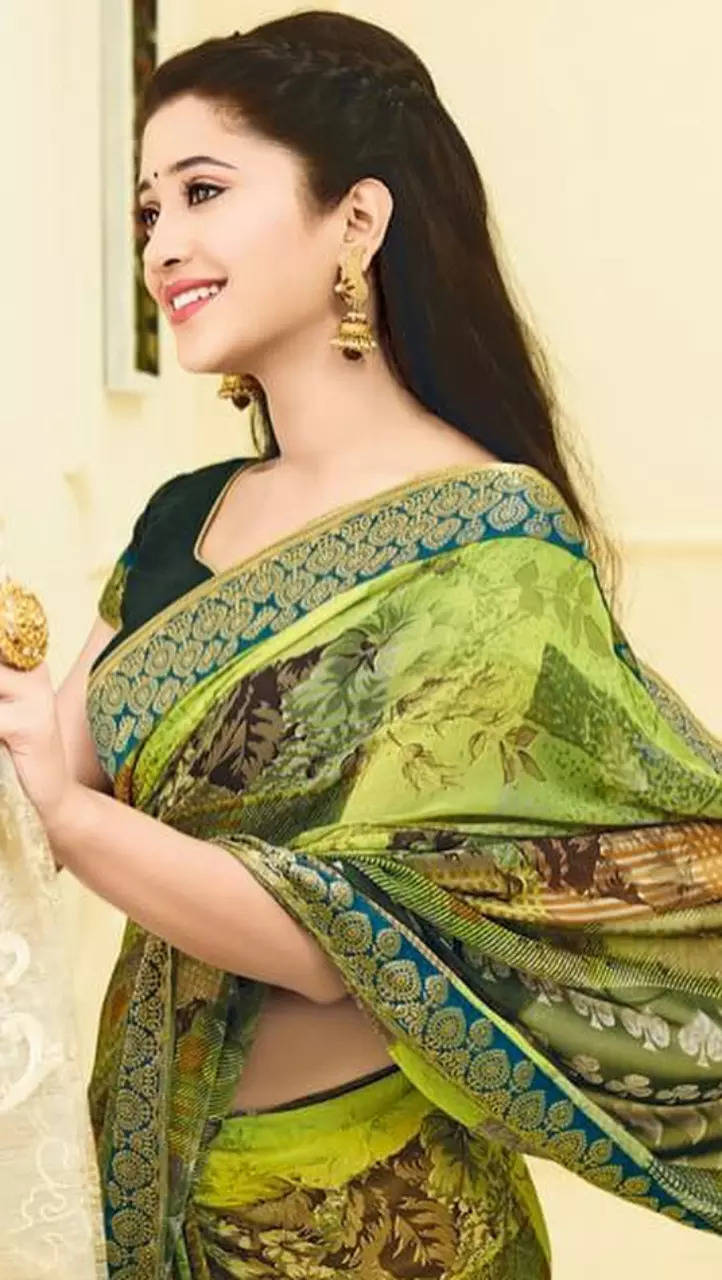 Pin by Naaz writer ❤️ on sari | Saree look, Fashion girl images, Beauty  full girl