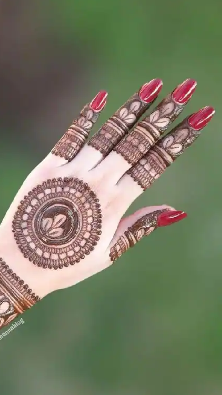 हरतालिका तीज के मौके पर हाथों में लगाएं मेहंदी के ये लेटेस्‍ट डिजाइन - Mehndi  design for Hartalika Teej