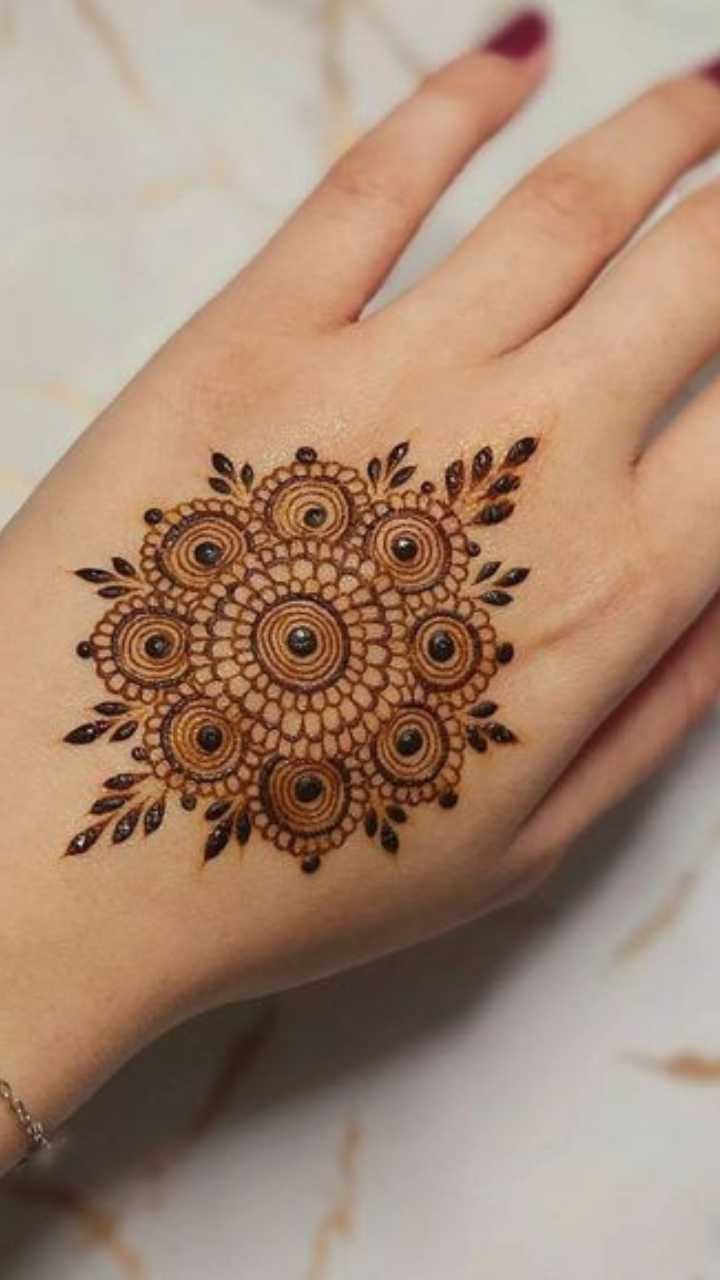 ciyapa: The Simplest Mehndi Designs to Rock the Wedding Season in 2023