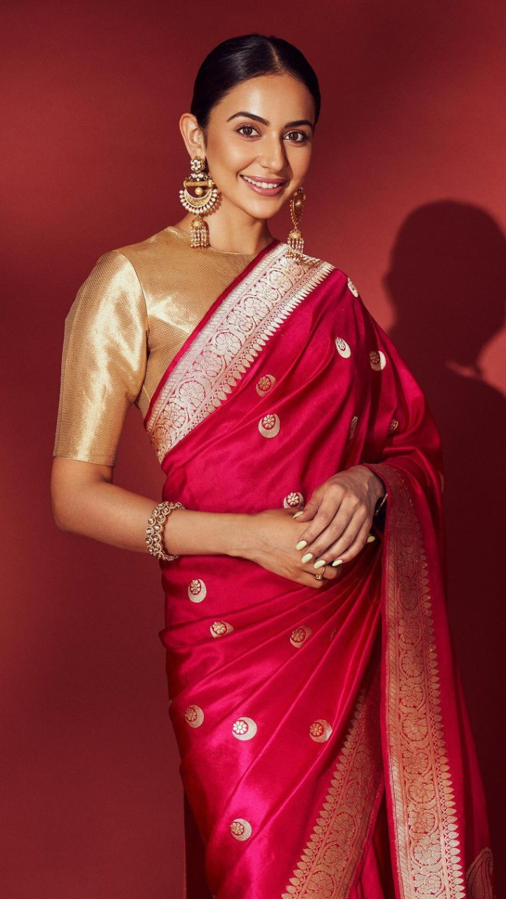 Rakul Preet Singh's Silk Saree Worth Rs 79,800 Is Perf For New Brides |  Zoom TV