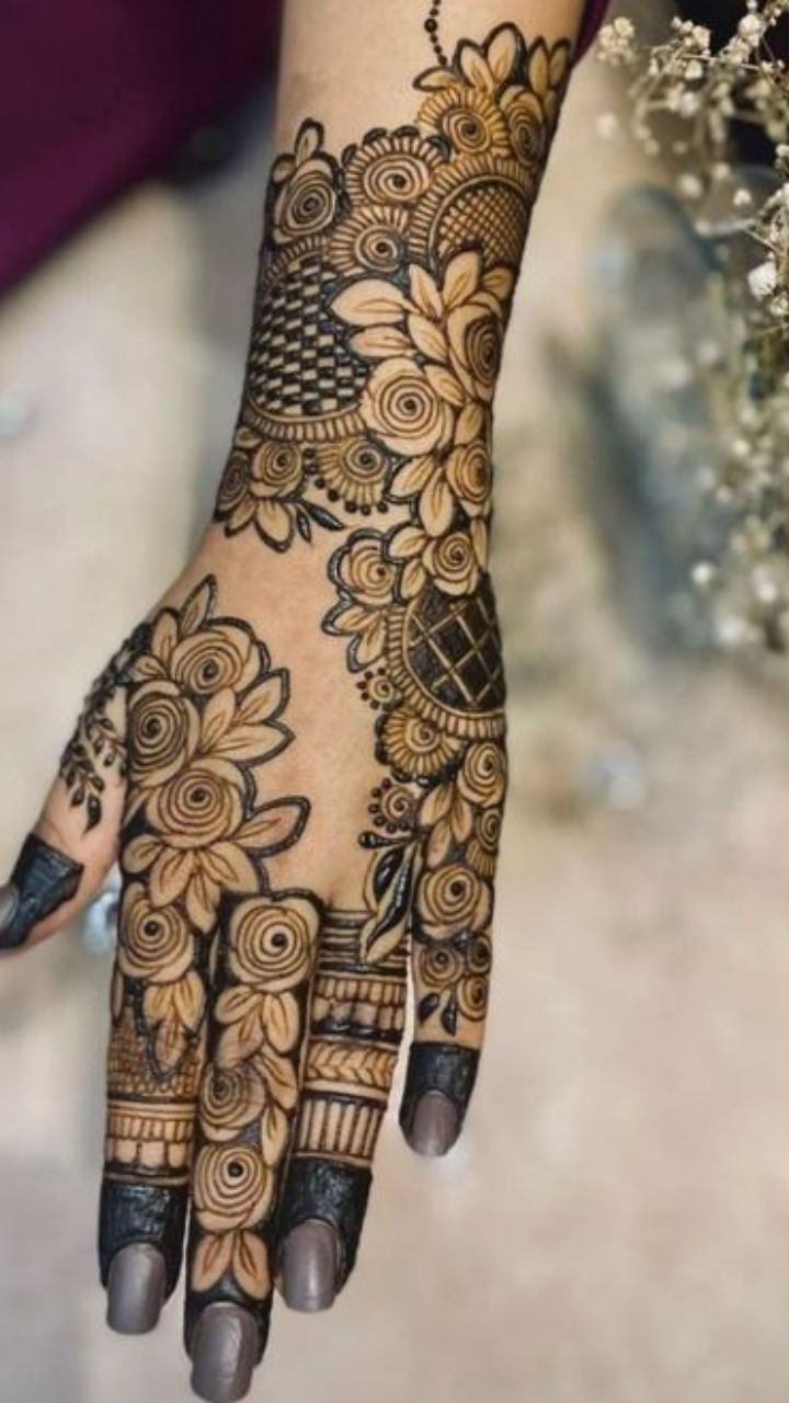 30 Beautiful Henna Designs : Floral Vines 4th & 5th Fingers 1 - Fab Mood |  Wedding Colours, Wedding Themes, Wedding colour palettes