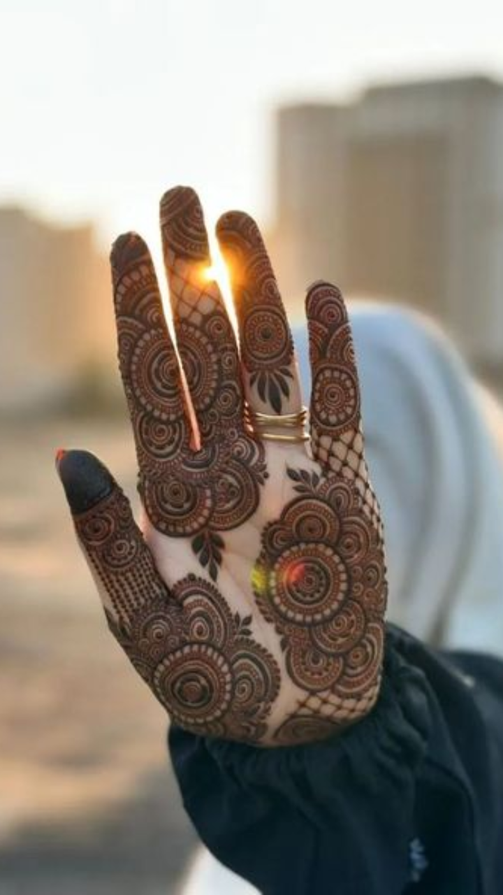 Radha Ashtami 2023 Simple Mehndi Design for front and back hand | Times Now