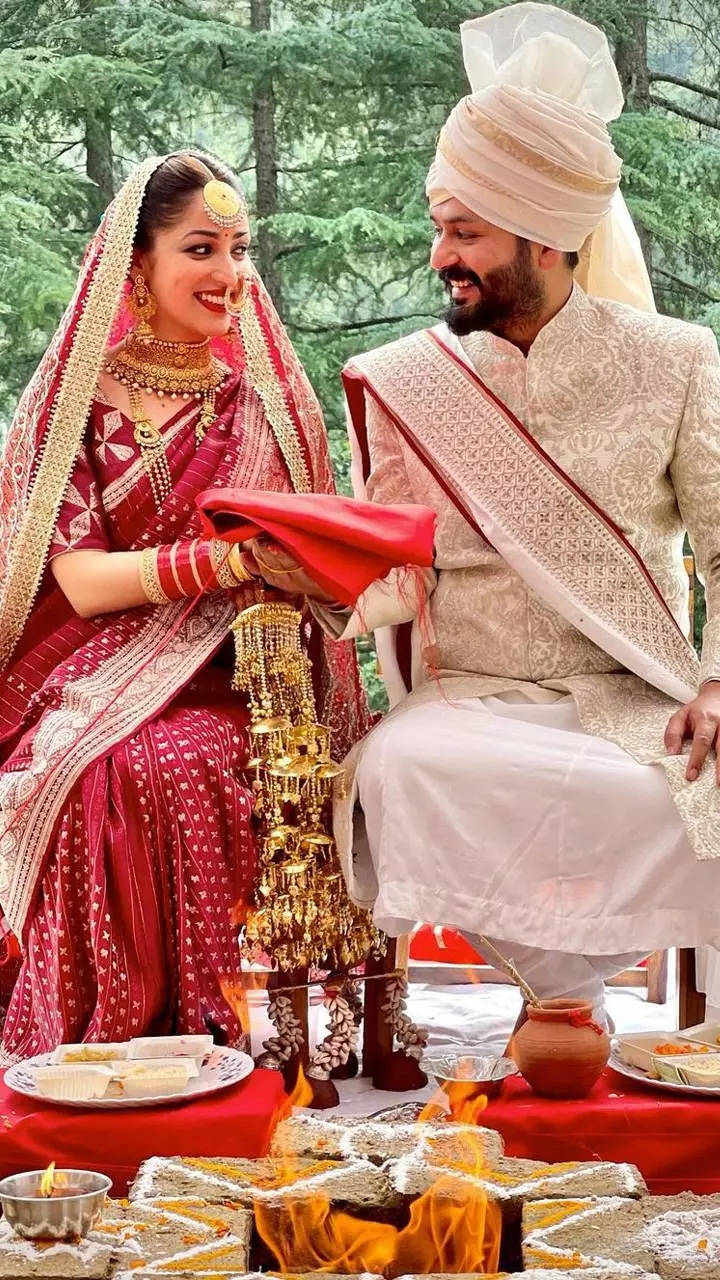 Priyanka Chopra Nick Jonas Wedding | Bridal lehenga red, Red wedding lehenga,  Indian wedding dress