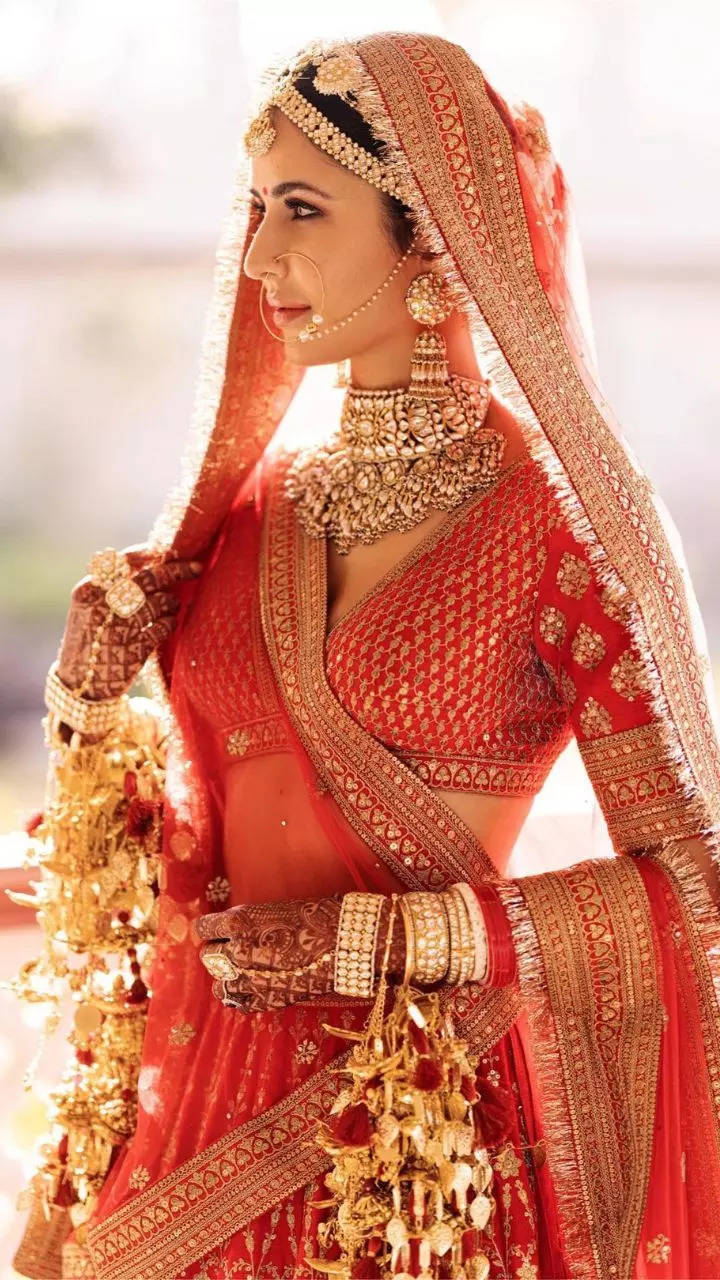 Contrasting Jewellery Ideas To Pair & Wear With Your Red Lehenga! | Red  wedding lehenga, Bridal lehenga red, Bridal jewellery inspiration