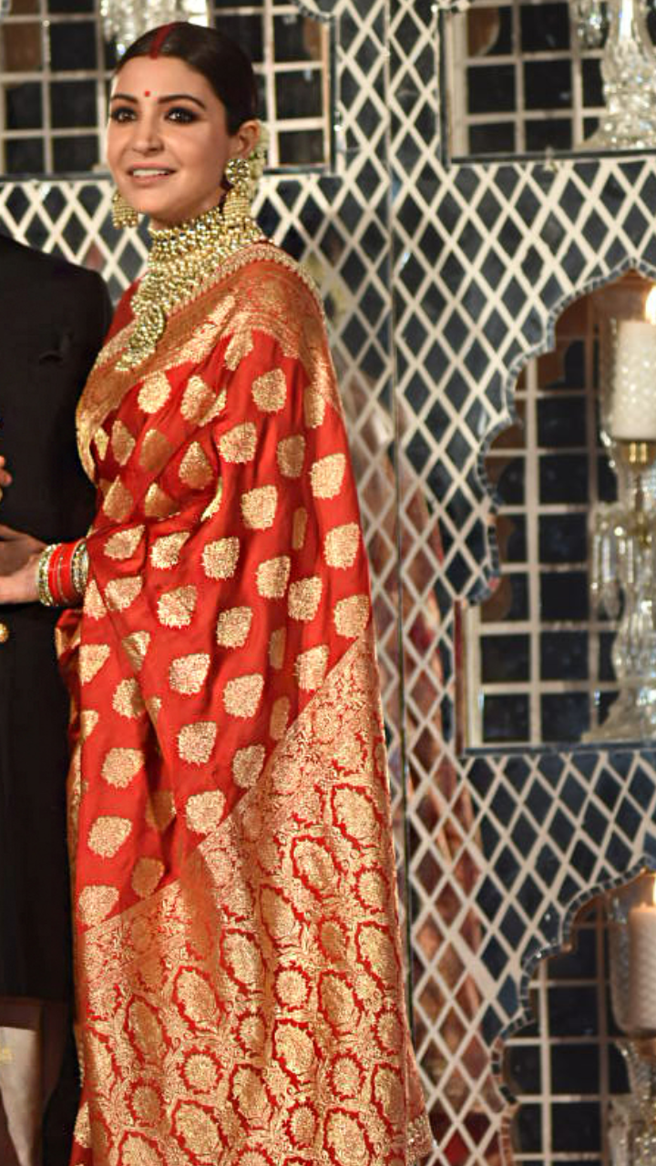 Doesn't Anushka Sharma make a beautiful bride in a Manish Malhotra  ensemble? #ManishMalhotra #Anush… | Desi wedding dresses, Pakistani bridal  wear, Indian fashion