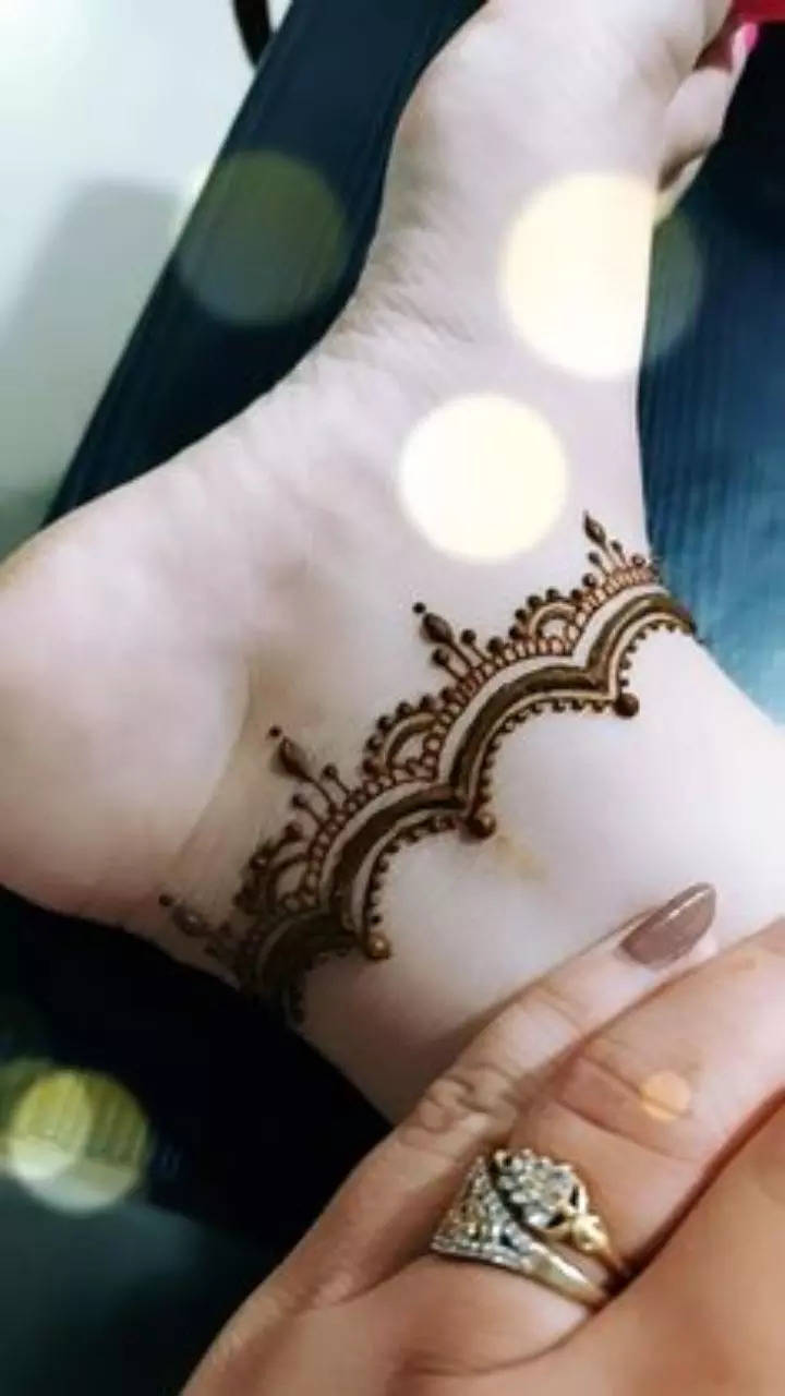 111+ Latest and Trending Arabic Mehndi Designs for Hands & Legs