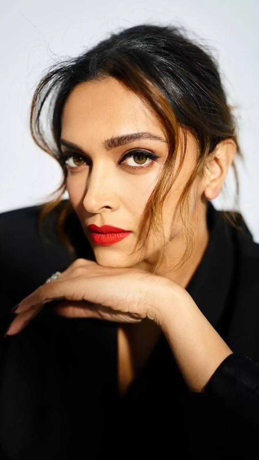 Deepika Padukone In Black Pantsuit And Bold Red Lips Shells Hot Boss Lady  Vibes