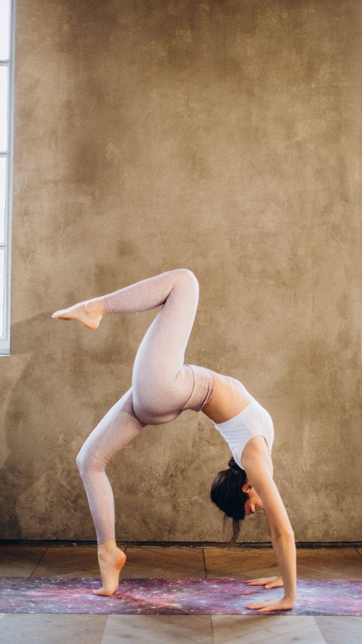 10 Insane Yoga Poses You Wish You Could Strike - DoYou