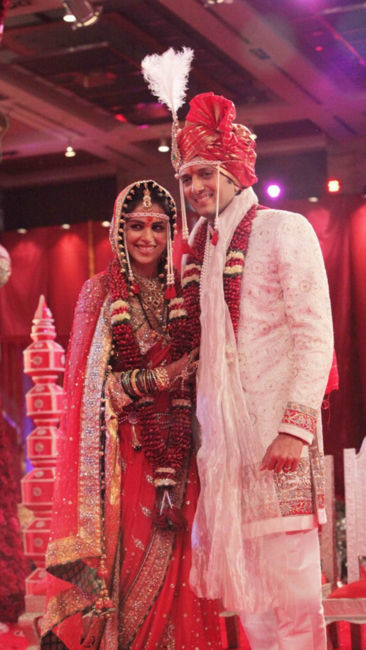 40+ Stylish Maharashtrian Bridal Looks That We Have A Crush On! | Bridal  looks, Couple wedding dress, Quirky bride
