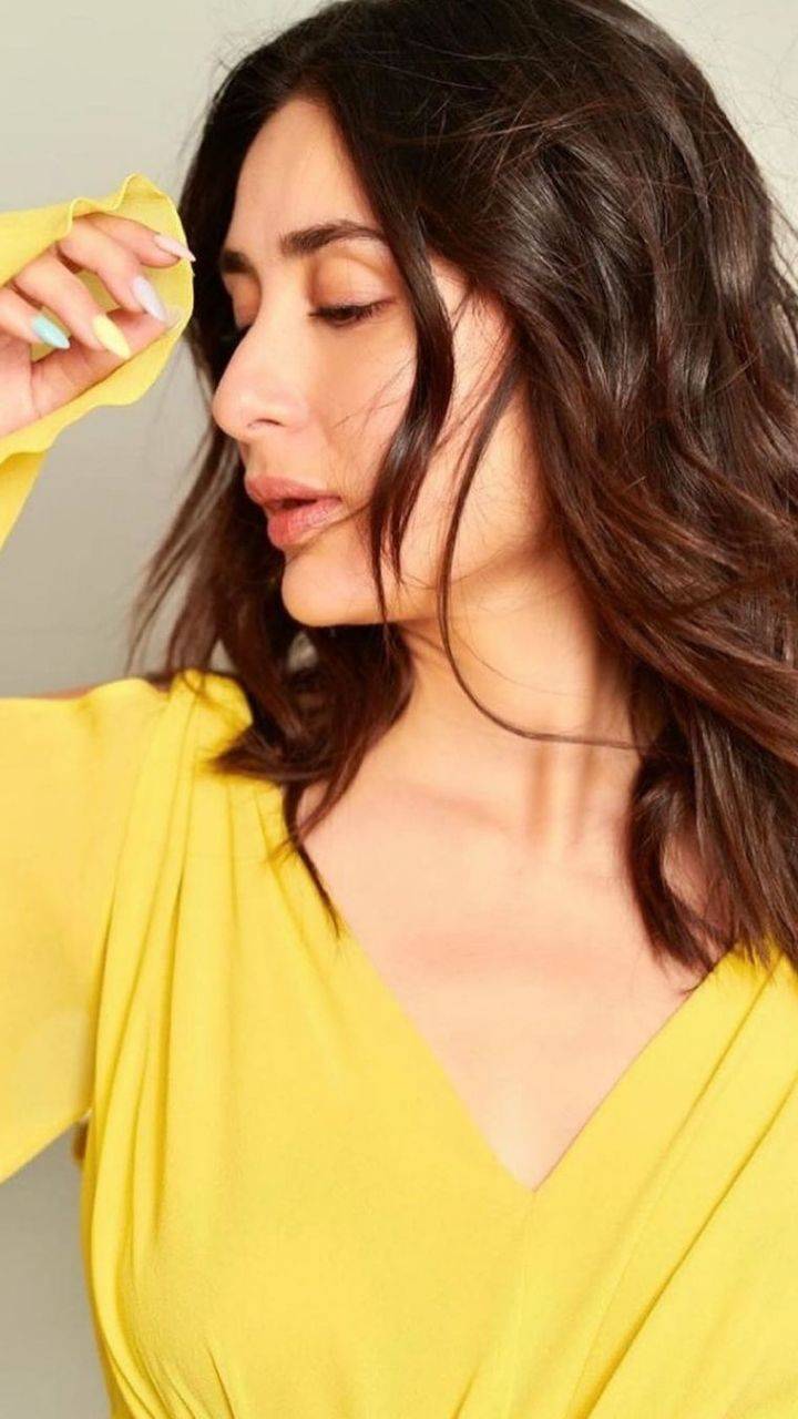 Kareena Kapoor Khan's hairstyles for date nights | Zoom TV