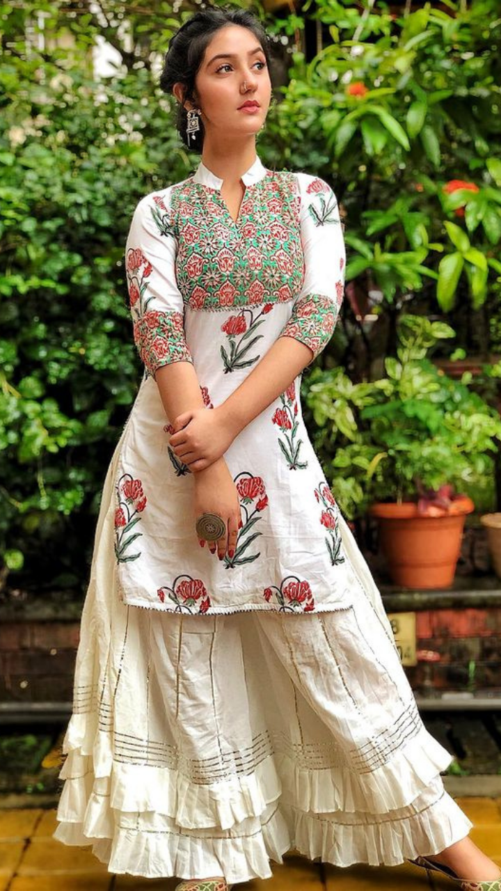 FASHION FACE OFF: Avneet Kaur or Ashnoor Kaur – who donned the checkered  midi dress better? : Bollywood News - Bollywood Hungama