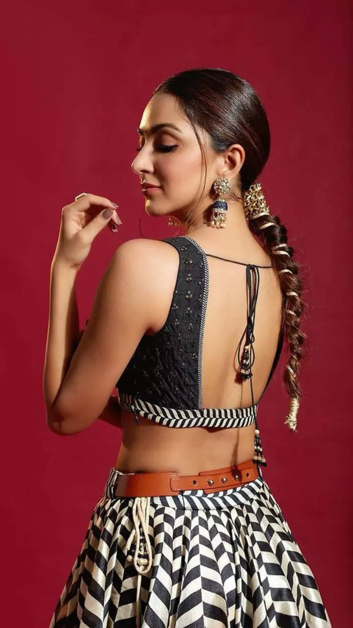 12 Awesome Saree Hairstyles That You Have Never Seen Before - Boldsky.com