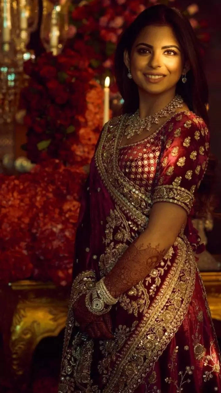 15 Brides Who Wore The Prettiest Outfits On Karwa Chauth 2019 |  WeddingBazaar
