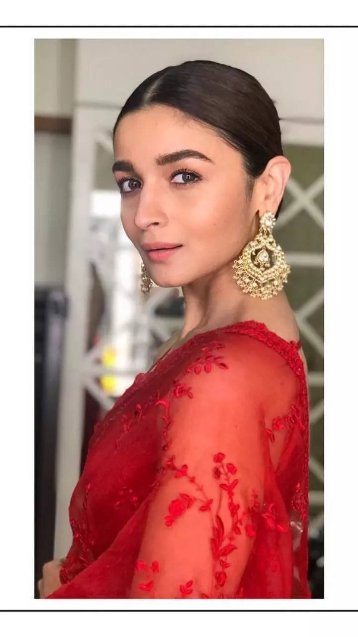 Sabyasachi's wedding lehenga for Deepika Padukone is inspirational for  young brides; Fan wears similar outfit – India TV