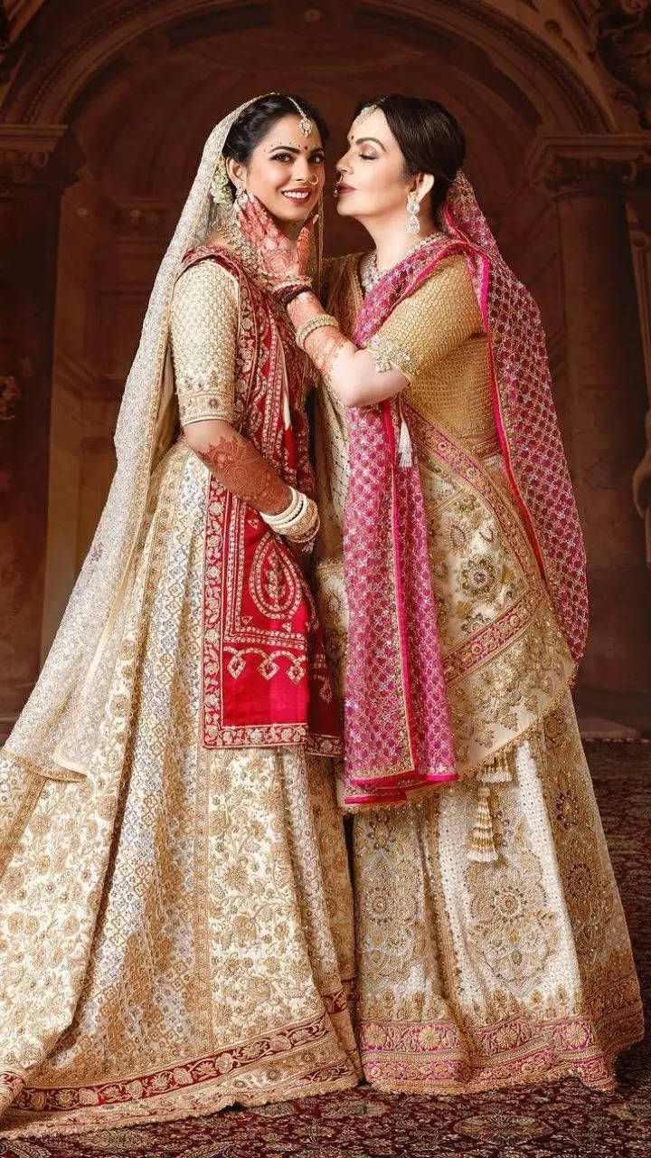 Red Bridal Lehenga With Blouse and Dupatta Indian Wedding Lehenga  Sabyasachi Lehenga Choli for Women - Etsy Denmark
