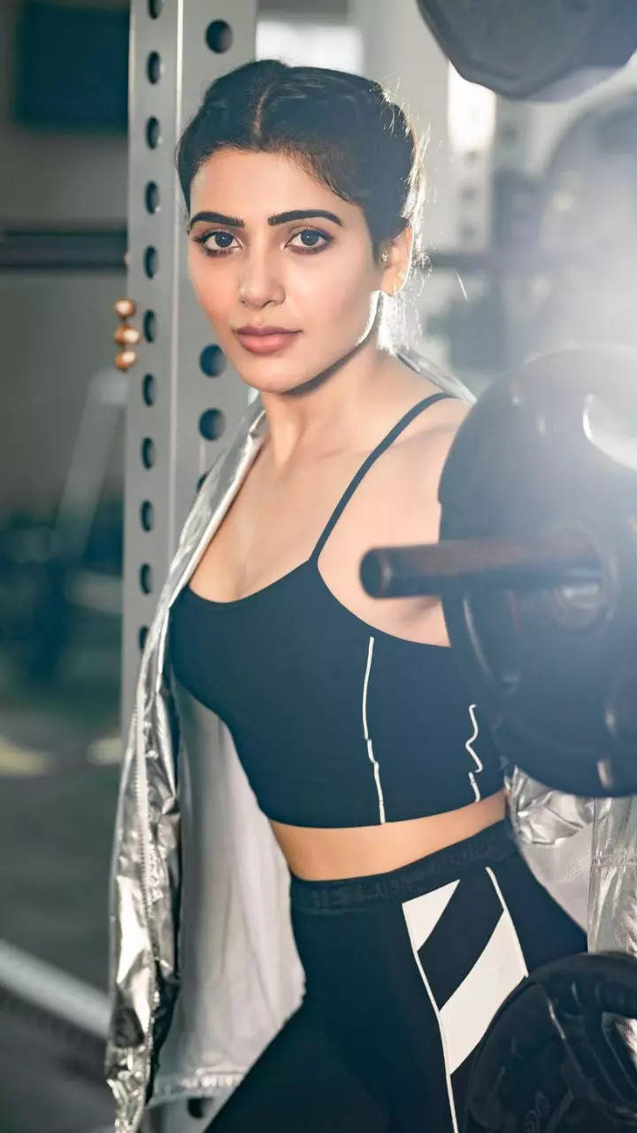 Samantha Ruth Prabhu flaunts her toned abs as she works out at airport,  nails side plank; PIC