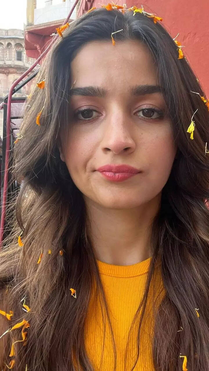 Alia Bhatt's comfy tops for summer brunches | Zoom TV