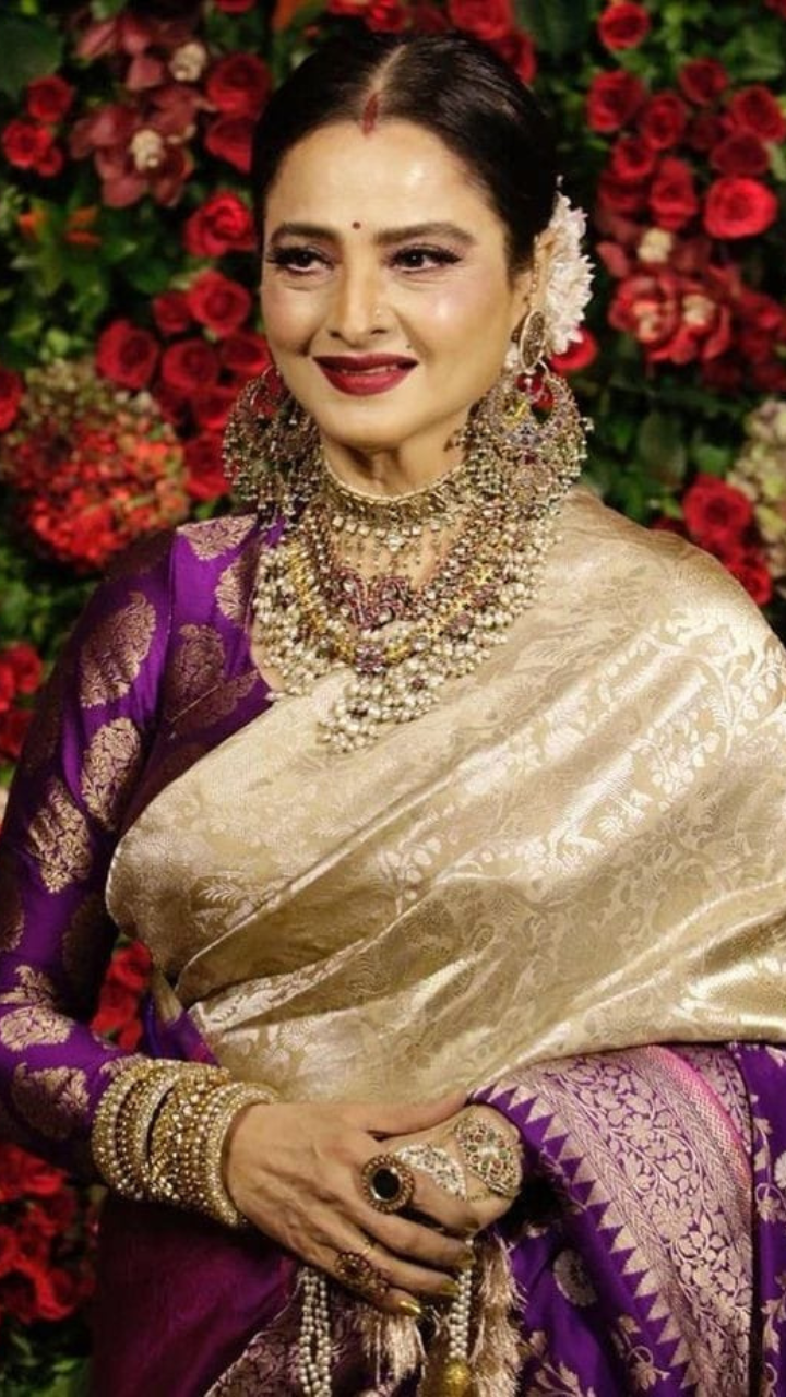 Rekha bleeds elegance in her golden saree | Golden saree, Indian beauty  saree, Saree