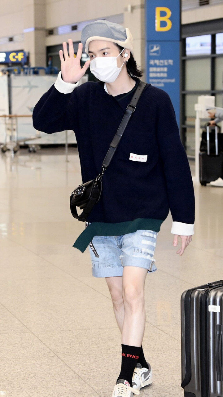 BTS' Suga Serves Ubercool Airport Look Worth Over Rs 5 Lakh; ARMY