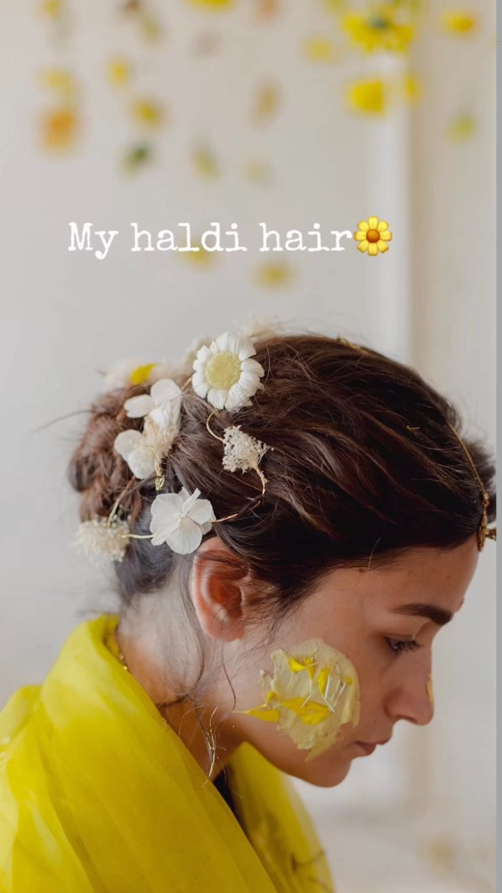 Alia Bhatt unseen haldi photo wedding hairdo low bun hairstyle | Zoom TV