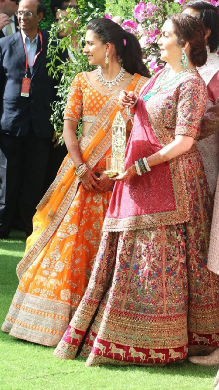 All the stellar outfits Nita Ambani, Isha Ambani, Shloka Mehta and Radhika  Merchant wore during NMACC events - India Today