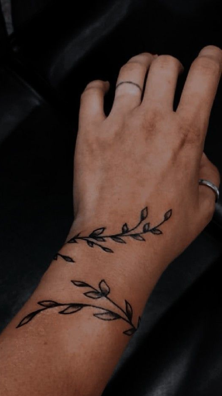 30 Amazing Small Tattoo On Hand For Girls With Deep Meanings