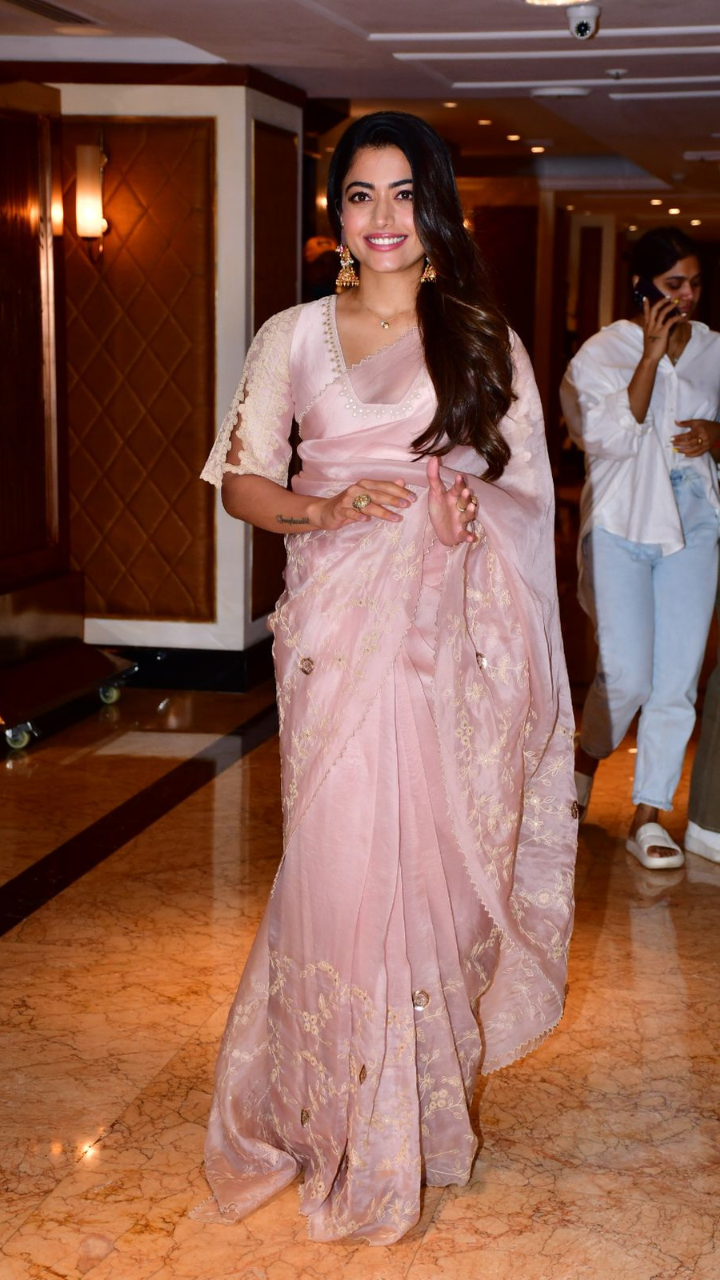 Elegant saree looks of Pavithra Janani​ | Times of India