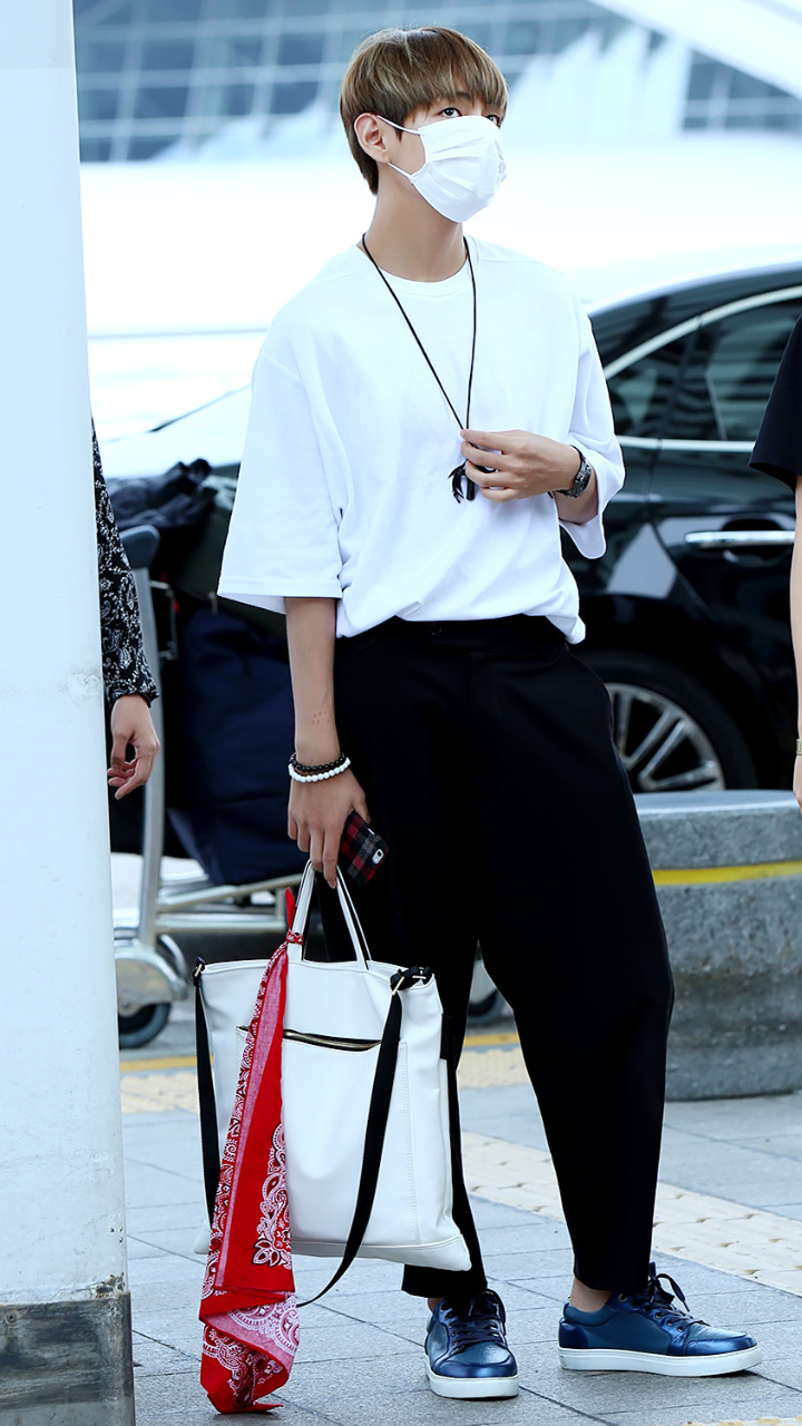 Kim Taehyung`s impeccable airport fits