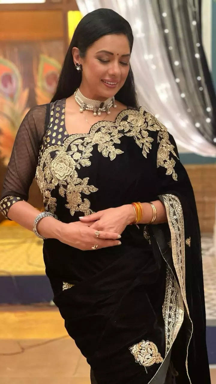 Jewellery With Black Saree : How To Elevate Your Look – Salty Accessories