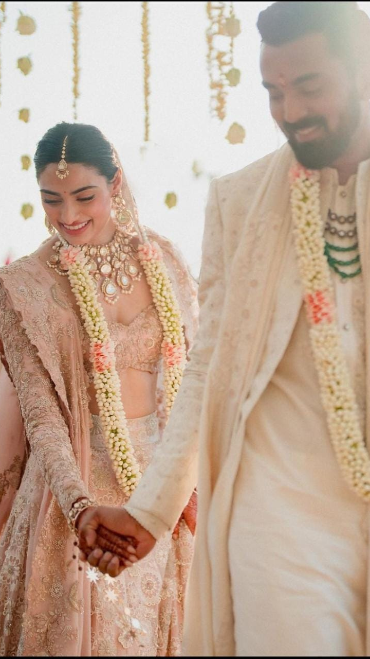 Loved Anushka Sharma's wedding lehenga? This bride's version will make you  love it more! - Times of India