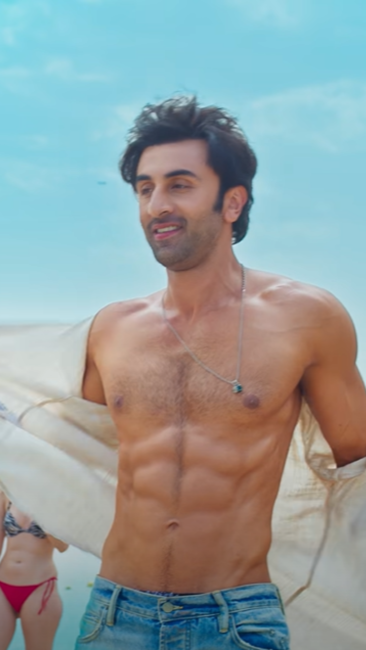 Ranbir Kapoor flaunts his six-pack abs in new pics, fans call it a 'thirst  trap