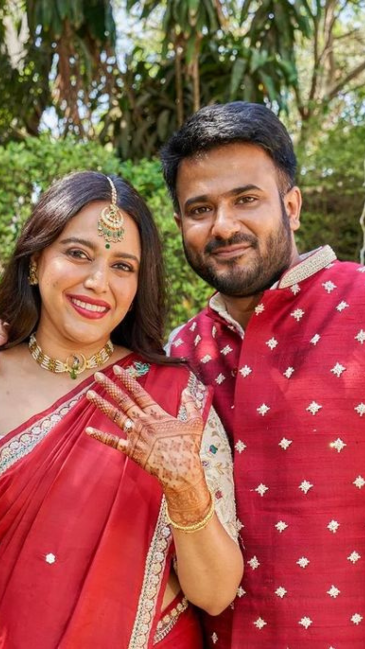 If there is a synonym for grandeur and extravaganza that would be Bhramini  - Abhishek's wedding! Look at… | Half saree designs, Bridal blouse designs,  Saree designs