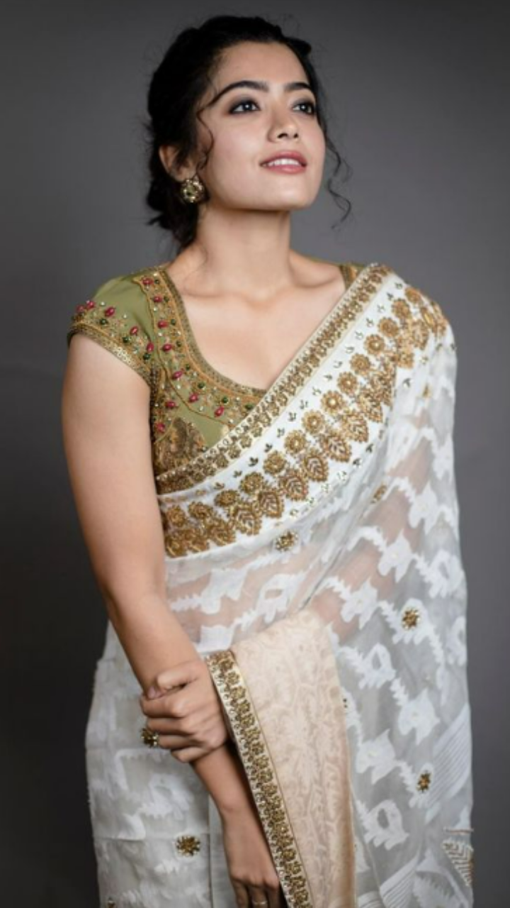 Share 140+ silk saree with short hair latest