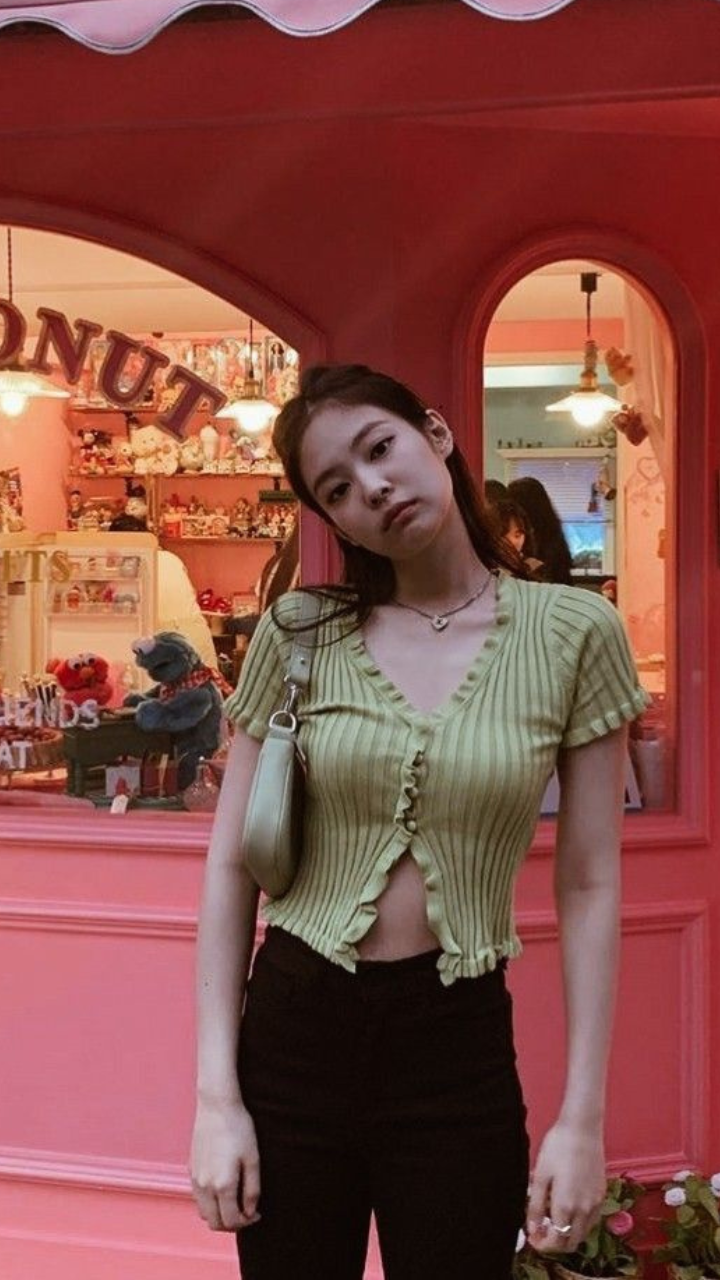 BLACKPINK Jennie | BLACKPINK Jennie's chic outfits for summer | Zoom TV