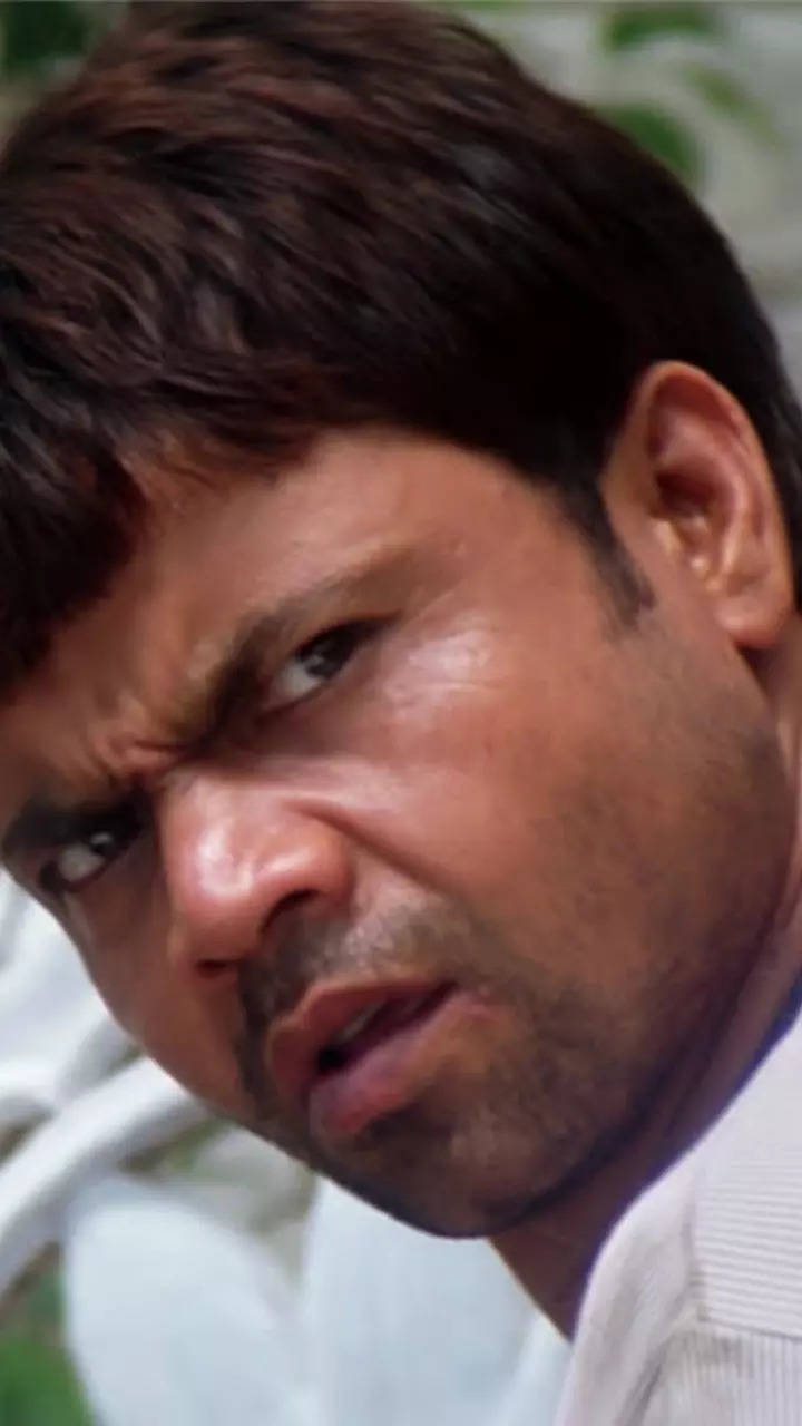 rajpal yadav comic scene road movie - YouTube