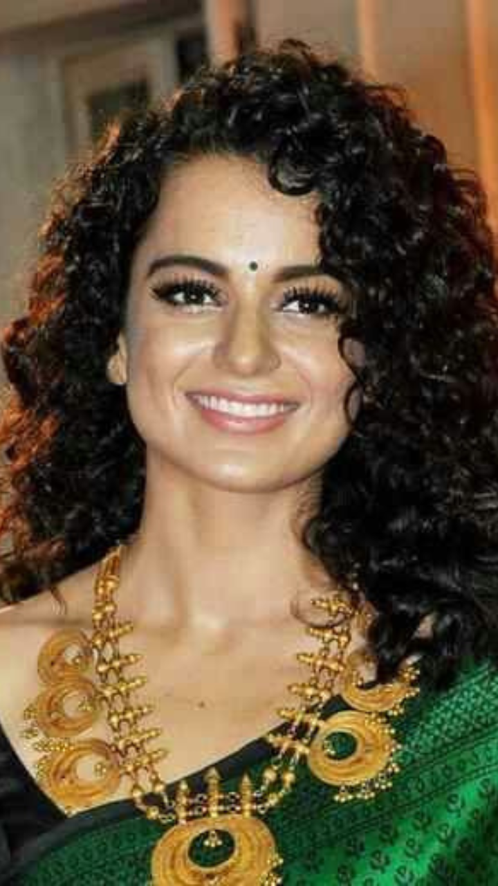 neha-joshi-in-black-silk-saree-with-open-curly-hair-hairstyle - K4 Fashion