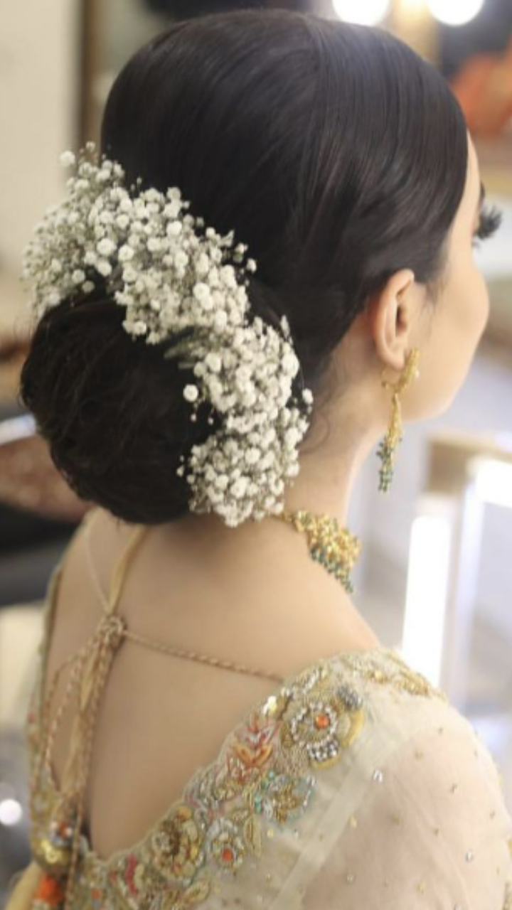 Amazing Ways To Wear Hair Buns With Traditional Sarees