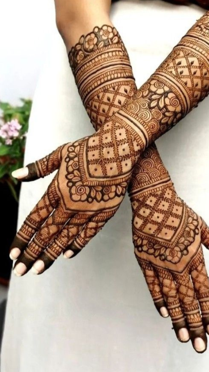 Royal Back Hand Mehndi Design: Easy To Apply