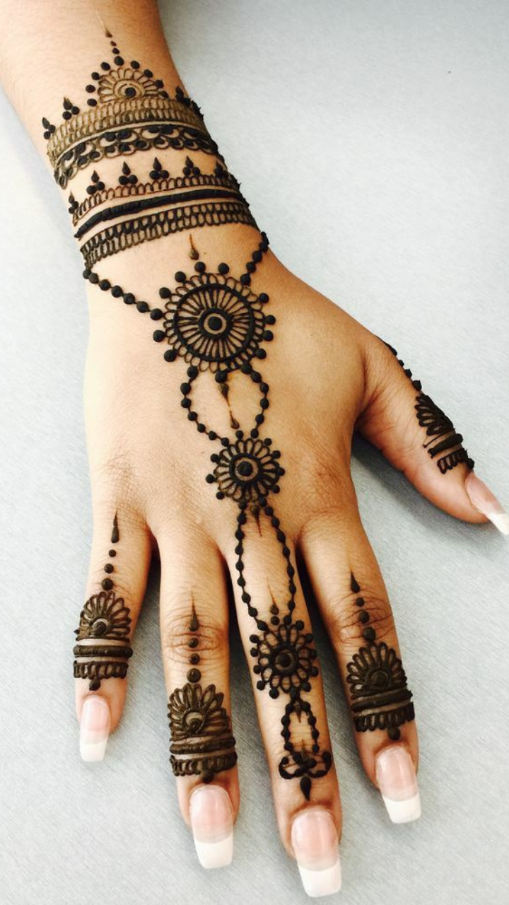 Latest Mehndi Designs For Girls Front and Back Hand in 2023