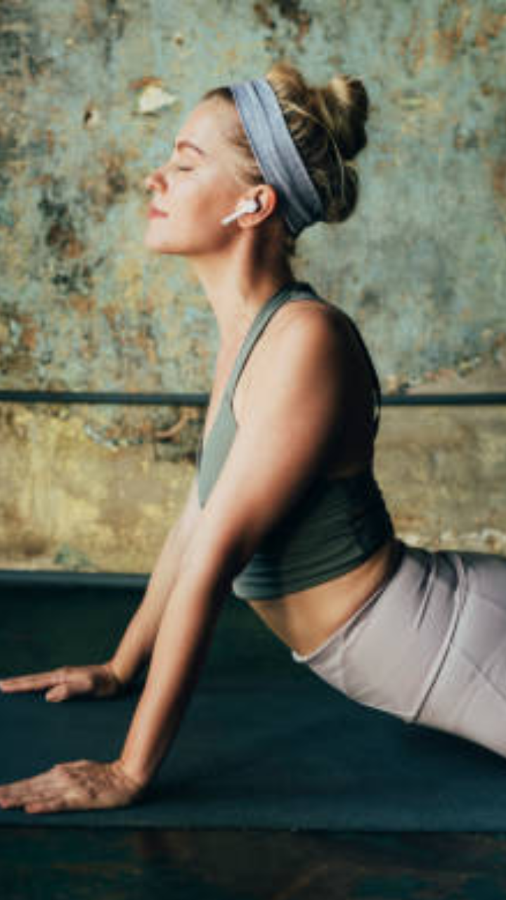 5 Face Yoga Poses To Get Rid Of That Double Chin
