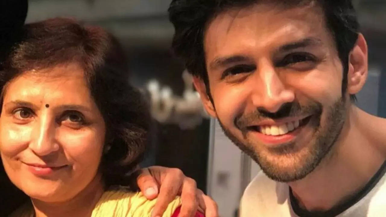 Kartik Aaryan Calls Family His 'Biggest Superpower' As He Opens Up About His Mom's Cancer Diagnosis (Image Credits: Instagram)