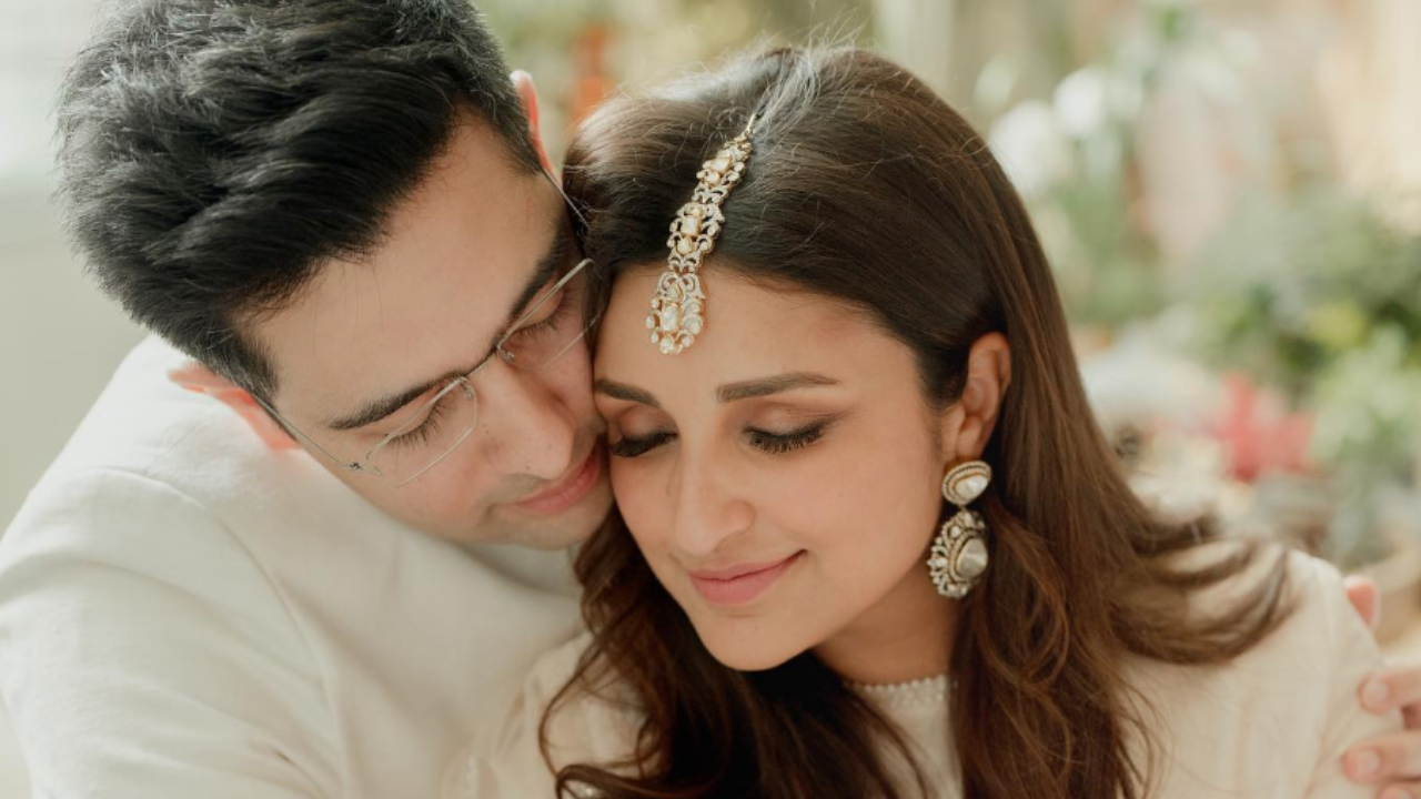 It’s A YES! Parineeti Chopra, Raghav Chadha Look Stunning In Off-White As They Get Engaged. FIRST PICS OUT!