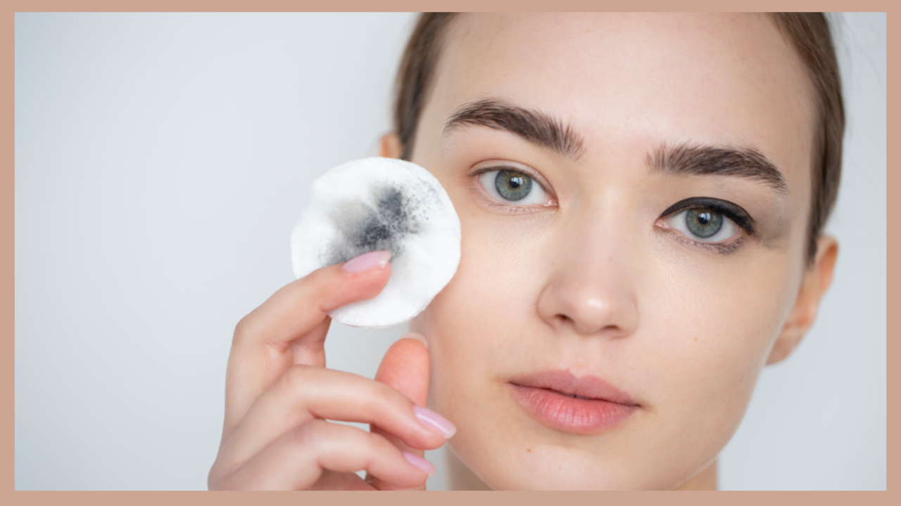 How to remove waterproof makeup easily? Pic Credit: Freepik