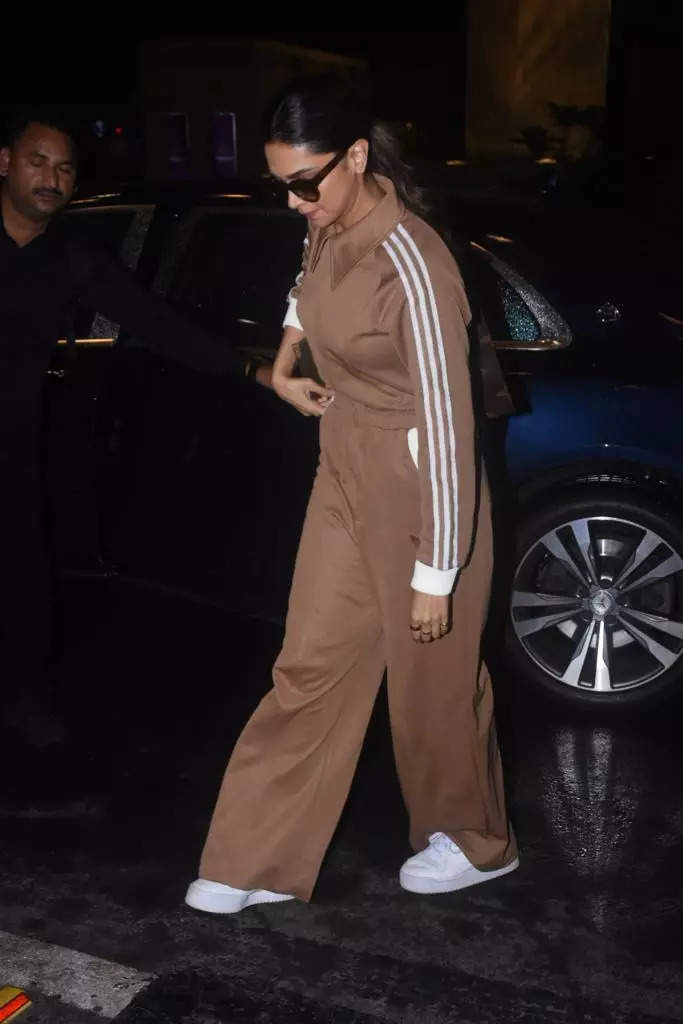 Deepika Padukone Once AGAIN Proves She Is 'Queen Of Airport Looks' As She  Fuses Tracksuit With LV Bag. PICS, Celebrity News